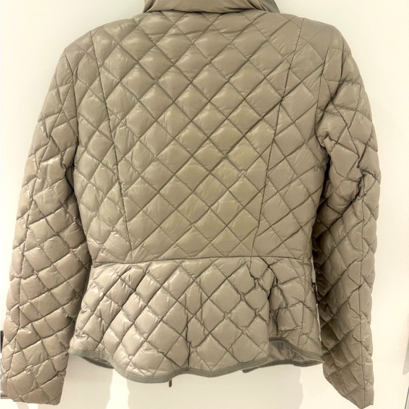 Moncler
Guery Giubbotto Down Jacket - Picture 3 of 12